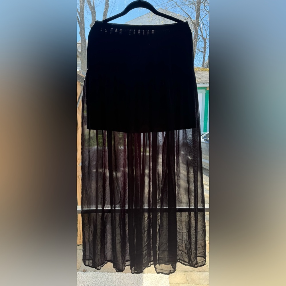 Vince Camuto chiffon skirt - size 2!